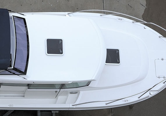 Hard-Top Skylight Hatch(OPT), Bow skylight hatch.