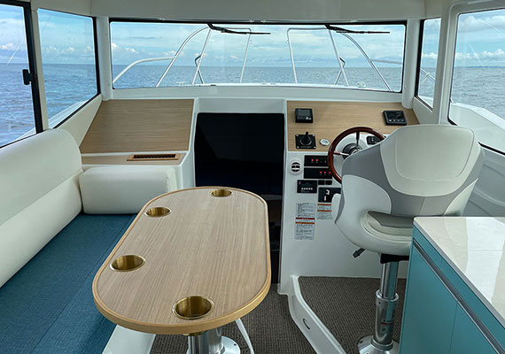 Lower station (opt), galley (opt), cabin swivel seat (opt).Only salon table (opt) is standard for X specification.