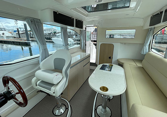 Lower station (opt), galley (opt), cabin swivel seat (opt), curtain kit (opt). Only the salon table (opt) is standard for X specification.